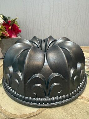 Nordic Ware Fleur De Lis  Bundt Pan
